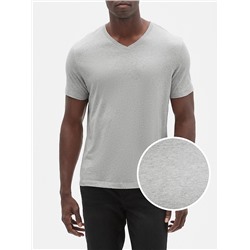 Everyday V-neck tee