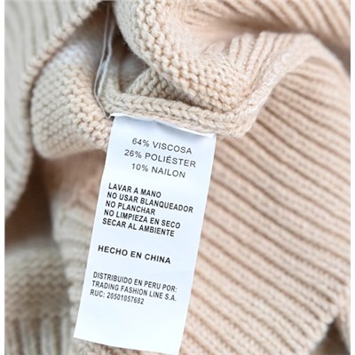 Женский трикотажный свитер в полоску