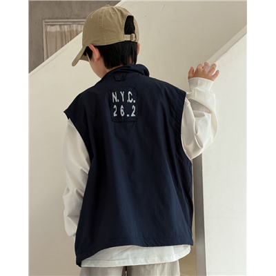 Тонкая жилетка для мальчиков