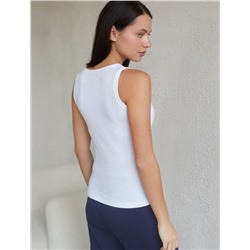 Топ с круглым вырезом из фактурного трикотажа в рубчик