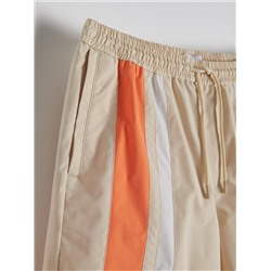 Shorts mit Seitenstreifen