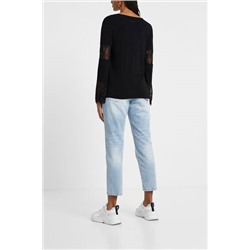 Camiseta básica con encaje