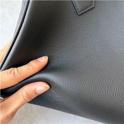 Вместительная женская кожаная сумка