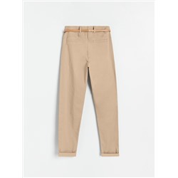 Chinohose mit Gürtel