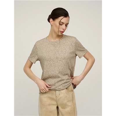 Бежевая футболка