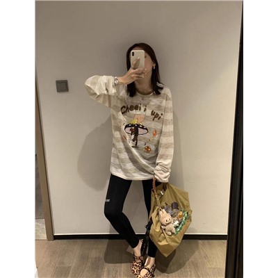 Тонкий женский лонгслив с очень смешным принтом