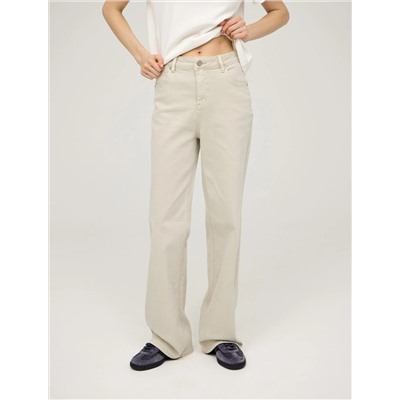 Бежевые базовые джинсы