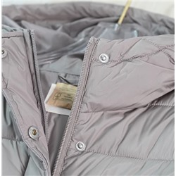 Легкое стеганое пальто средней длины