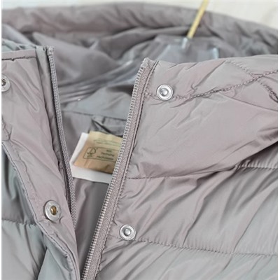 Легкое стеганое пальто средней длины