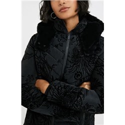 Chaqueta slim acolchada capucha