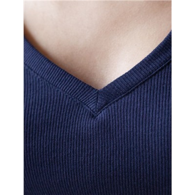 Футболка с V вырезом из фактурного трикотажа в рубчик