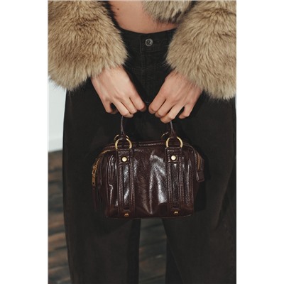 BOLSO DE MANO DETALLES METÁLICOS