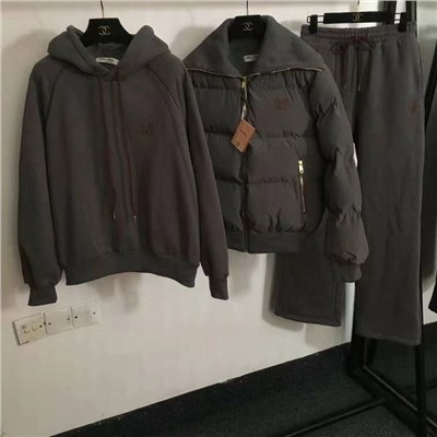 Костюм тройка