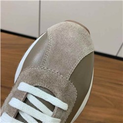 Брунелл* Кучинелл*】повседневные кроссовки. Верх выполнен из импортной воловьей и воловьей кожи. Аксессуары-цепочки из бисера ручной работы! Внутренняя набивка из саржевого хлопка высокой плотности и оригинальная формованная подошва!