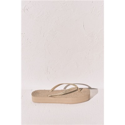 Chanclas efecto esparto brillo