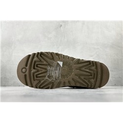 UG*G Bailey Mini Bailey Button II Boot