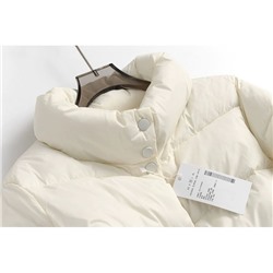 Утеплённая лёгкая куртка с воротником стойкой