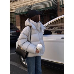 Женская короткая черная куртка-пуховик на белом утином пуху