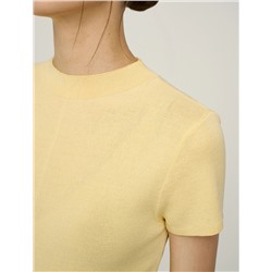 Желтый джемпер вязаный с воротником стойкой