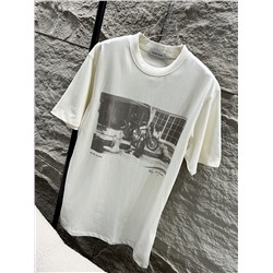 Новый стиль для ранней весны, уличная футболка с графическим рисунком в стиле ретро, ​​с уникальным графическим дизайном и акцентом на верхней части тела