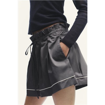 PIPING DETAIL VOLUME SHORTS