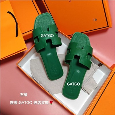 Летние сандали на плоской подошве