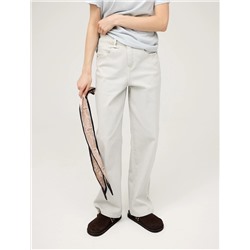 Серые зауженные джинсы с платком