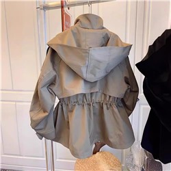 Ветровка женская. Смотрится интересно, качество хорошее