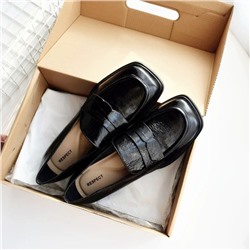 Женские кожаные туфли  с процарапанным вручную узором