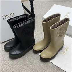 Стильные резиновые сапоги ДИО*Р
