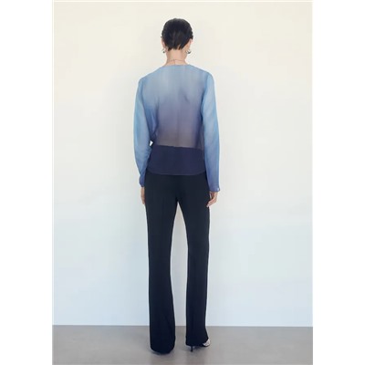Blusa cruzada semitransparente