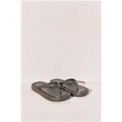 Chanclas suela gruesa punta cuadrada marrón