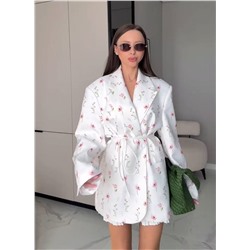 Симпатичный весенний пиджак