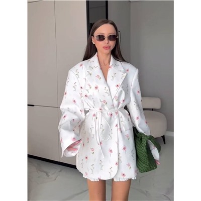 Симпатичный весенний пиджак