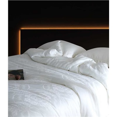 Невероятно нежное шелковое одеяло премиум класса   BVLGAR*I Hote*l Duba*i