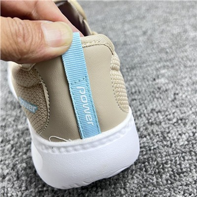 Женские спортивные туфли без шнурков