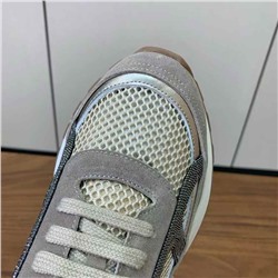 Брунелл* Кучинелл*】повседневные кроссовки. Верх выполнен из импортной воловьей и воловьей кожи. Аксессуары-цепочки из бисера ручной работы! Внутренняя набивка из саржевого хлопка высокой плотности и оригинальная формованная подошва!