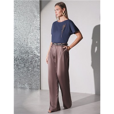 Нарядная футболка с блестящим принтом