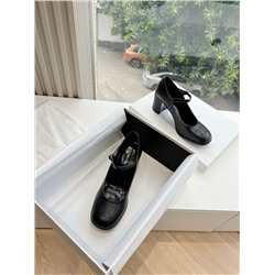 оригинальная коровья лакированная кожа. Подкладка: овчина Подошва: итальянская яловая кожа.