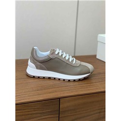 Брунелл* Кучинелл*】повседневные кроссовки. Верх выполнен из импортной воловьей и воловьей кожи. Аксессуары-цепочки из бисера ручной работы! Внутренняя набивка из саржевого хлопка высокой плотности и оригинальная формованная подошва!