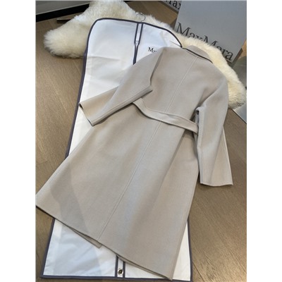 Настоящее супер качество 50% кашемир + 50% австралийская шерсть. Два размера см, обхват груди 102, длина 106,