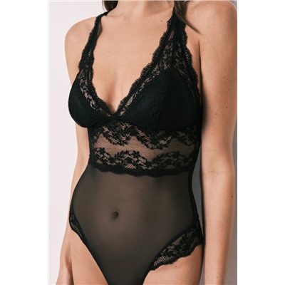 Body triangular mesh y encaje negro