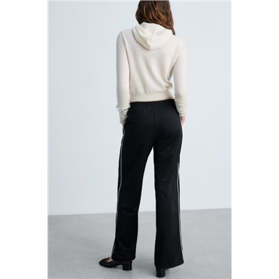 Pantalón jogger rayas contraste