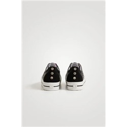 Zapatilla con cinta étnica