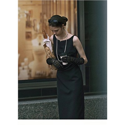 Женское платье с защипами а области талии