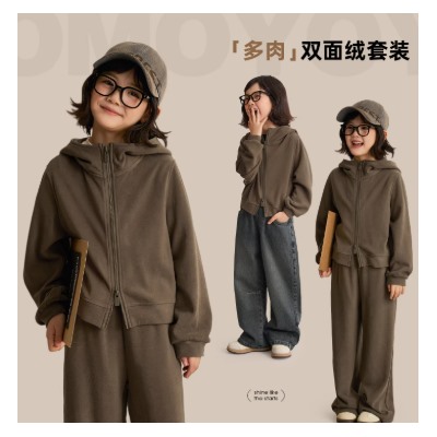 Спортивный костюм для девочек. Тренд этого сезона