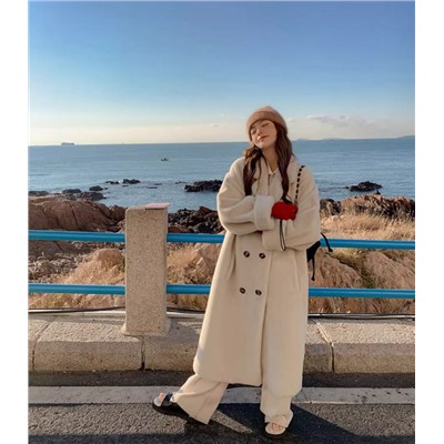 Шубка, очеееень мягкая😍 немного мех помятый, довольно толстая.