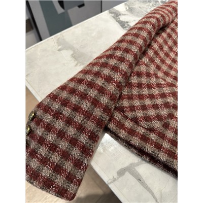 Костюмная шерстяная ткань в стиле Celin'e ZG отличается плотностью и текстурой. Вы сразу почувствуете ощущение высокого качества. Детали старой медной пряжки выполнены из целлюлозы. хорошо обработаны. Мне нравится SM, два размера, обхват груди 98 и длина 54. Распродажа