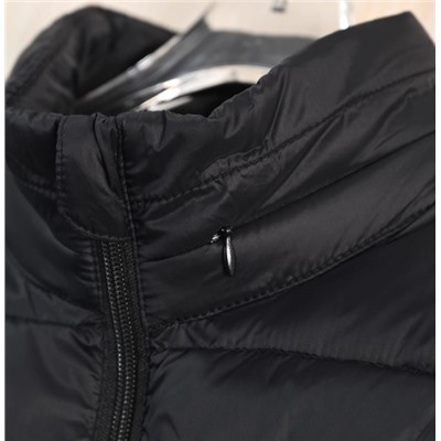 Женская легкая и компактная куртка с воротником-стойкой и невидимым капюшоном  ЭМПОРИО АРМАН*И