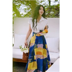 Женский комплект из льняной рубашки и яркой юбки